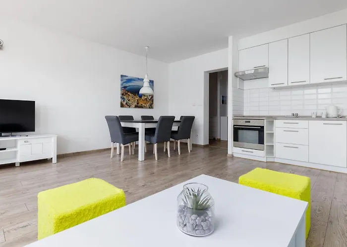 Przestronny Centrum Między 2 Jeziorami Apartament